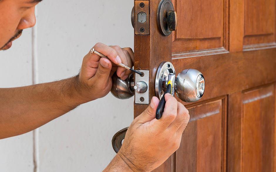 changer serrure porte pvc Paris 18